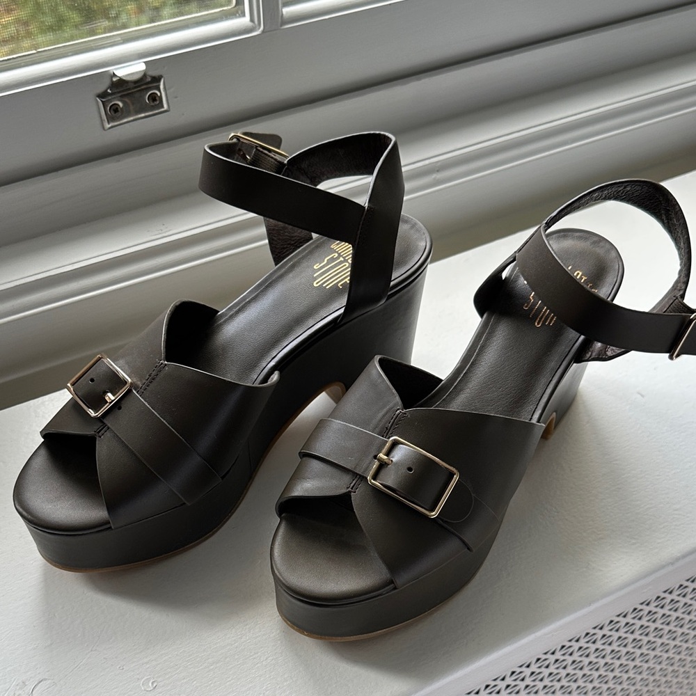 NEVER WORN Charlotte Stone Khaki Green Platform Sandals
